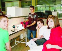 Les jeunes découvrent de nouvelles technologies basées sur les énergies renouvelables