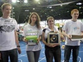 Le robot vainqueur était sous la responsabilté de Karine Daubard, Adrien Pasquaini et Marie-Alice Gaudrillet et lancé sur la piste par Karine Daubard.