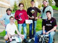 Les étudiants en compagnie de Jean-Jacques Pagnier, chef du département GMP