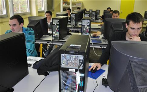 Les élèves issus de la filière STI intègrent majoritairement des DUT ou des BTS. Photo F.R.