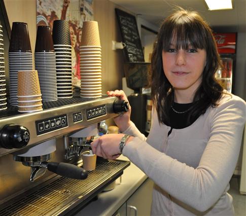 Deborah Martin n’hésite pas à enchaîner trois jobs dans sa semaine pour garder les moyens de vivre décemment. Photo F.B.