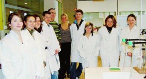 Frédéric Suitkowski et Patricia Colinot (enseignants) encadrent les jeunes étudiants
